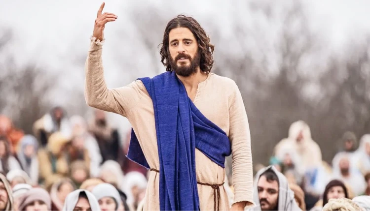 Jesus falando com multidão